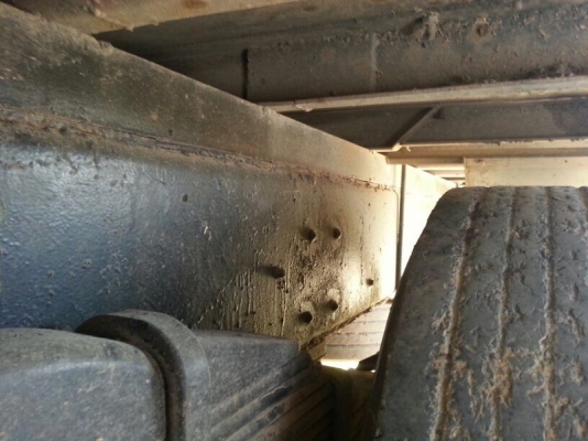 รถฮีโน่ 12 ล้อ ตู้เย็น  260 แรงม้า. ปี 48  ( รถประกอบ. )  สนใจติดต่อ 081 - 6079515