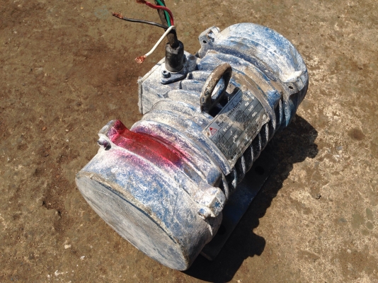 ขายมอเตอร์สั่น-เขย่า Tokyo moto ขนาด 1/3 HP. 380 V สภาพดี กำลังสั่นดี พร้อมใช้งาน