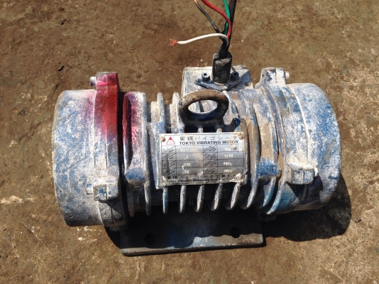 ขายมอเตอร์สั่น-เขย่า Tokyo moto ขนาด 1/3 HP. 380 V สภาพดี กำลังสั่นดี พร้อมใช้งาน