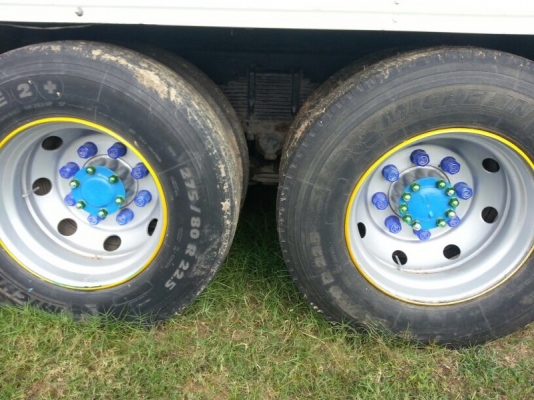 รถอีซูซุ 10 ล้อ ตู้เย็น  175 แรงม้า.  สนใจติดต่อ 081 - 6079515