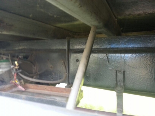 รถอีซูซุ 10 ล้อ ตู้เย็น  175 แรงม้า.  สนใจติดต่อ 081 - 6079515