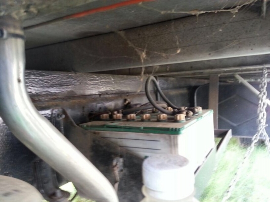 รถอีซูซุ 10 ล้อ ตู้เย็น  175 แรงม้า.  สนใจติดต่อ 081 - 6079515