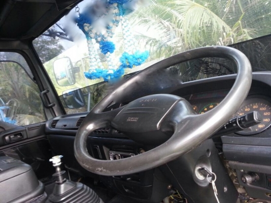 รถอีซูซุ 10 ล้อ ตู้เย็น  175 แรงม้า.  สนใจติดต่อ 081 - 6079515