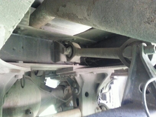 รถอีซูซุ 10 ล้อ ตู้เย็น  175 แรงม้า.  สนใจติดต่อ 081 - 6079515