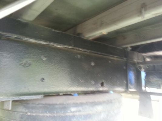 รถอีซูซุ 10 ล้อ ตู้เย็น  175 แรงม้า.  สนใจติดต่อ 081 - 6079515