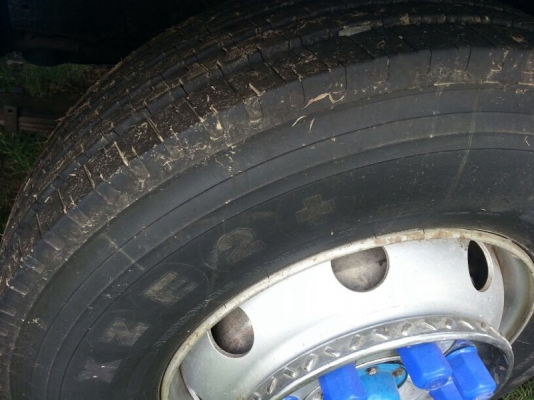 รถอีซูซุ 10 ล้อ ตู้เย็น  175 แรงม้า.  สนใจติดต่อ 081 - 6079515