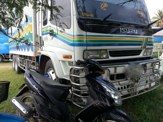 รถอีซูซุ 10 ล้อ ตู้เย็น  175 แรงม้า.  สนใจติดต่อ 081 - 6079515