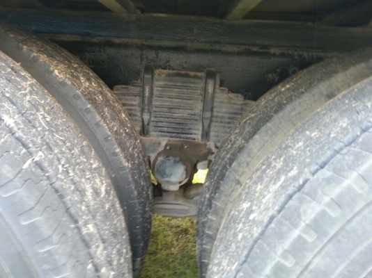 รถอีซูซุ 10 ล้อ ตู้เย็น  175 แรงม้า.  สนใจติดต่อ 081 - 6079515