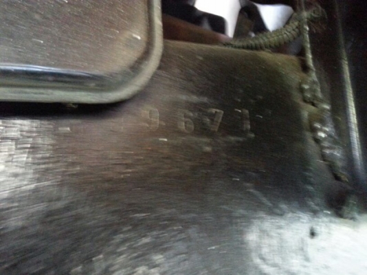 รถอีซูซุ 10 ล้อ ตู้เย็น  175 แรงม้า.  สนใจติดต่อ 081 - 6079515