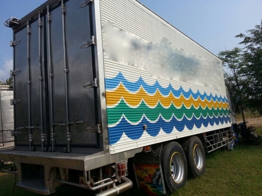 รถอีซูซุ 10 ล้อ ตู้เย็น  175 แรงม้า.  สนใจติดต่อ 081 - 6079515