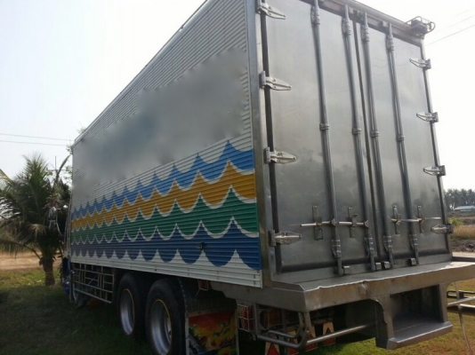 รถอีซูซุ 10 ล้อ ตู้เย็น  175 แรงม้า.  สนใจติดต่อ 081 - 6079515