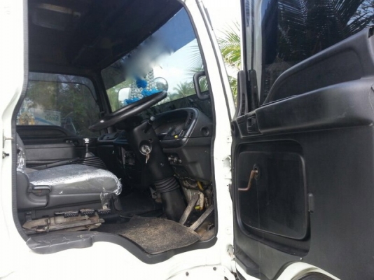 รถอีซูซุ 10 ล้อ ตู้เย็น  175 แรงม้า.  สนใจติดต่อ 081 - 6079515