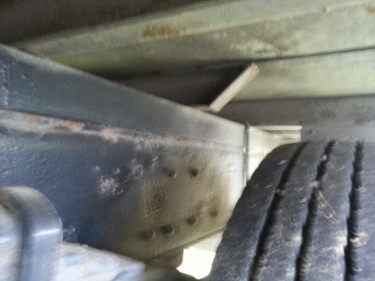 รถอีซูซุ 10 ล้อ ตู้เย็น  175 แรงม้า.  สนใจติดต่อ 081 - 6079515