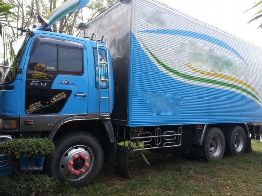 รถฮีโน่ 10 ล้อ ตู้เย็น 187  แรงม้า.  ( เพลาเดียว )  สนใจติดต่อ 081 - 6079515