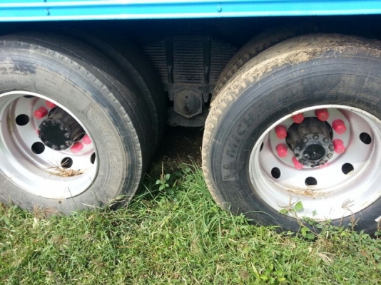 รถฮีโน่ 10 ล้อ ตู้เย็น 187  แรงม้า.  ( เพลาเดียว )  สนใจติดต่อ 081 - 6079515