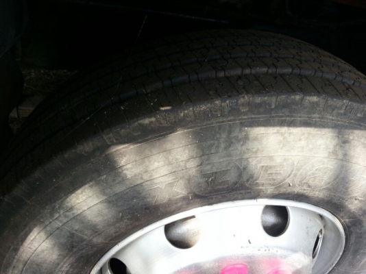 รถฮีโน่ 10 ล้อ ตู้เย็น 187  แรงม้า.  ( เพลาเดียว )  สนใจติดต่อ 081 - 6079515