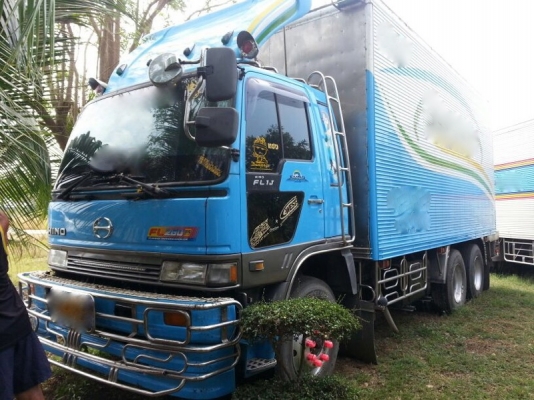 รถฮีโน่ 10 ล้อ ตู้เย็น 187  แรงม้า.  ( เพลาเดียว )  สนใจติดต่อ 081 - 6079515