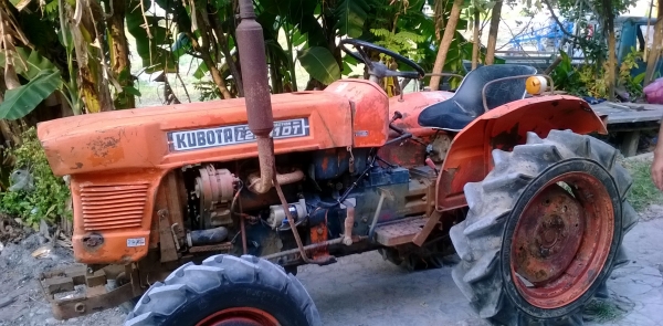 ขายรถไถคูโบต้า 2 เพลาขับเคลื่อน4ล้อ22 แรง