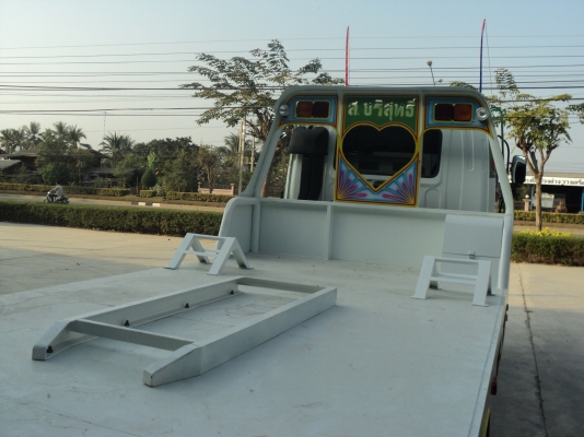 อีซูซุ 10 ล้อ(ล้อเล็ก)กระบะบรรทุกรถเกี่ยวข้าว รถตีดิน