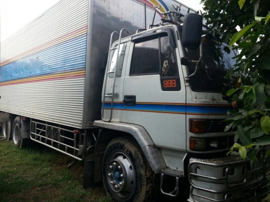 รถอีซูซุ 10 ล้อ ตู้เย็น FVM  175 แรงม้า.  สนใจติดต่อ 081 - 6079515