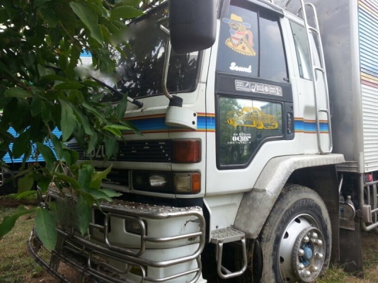 รถอีซูซุ 10 ล้อ ตู้เย็น FVM  175 แรงม้า.  สนใจติดต่อ 081 - 6079515