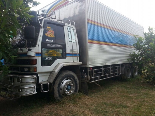 รถอีซูซุ 10 ล้อ ตู้เย็น FVM  175 แรงม้า.  สนใจติดต่อ 081 - 6079515