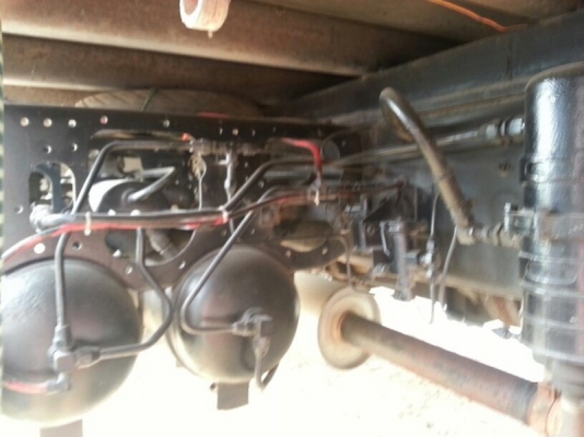 รถฮีโน่ 10 ล้อ ตู้เย็น FL1M  220 แรงม้า. ปี 36   สนใจติดต่อ 081 - 6079515