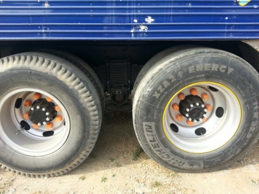 รถฮีโน่ 10 ล้อ ตู้เย็น FL1M  220 แรงม้า. ปี 36   สนใจติดต่อ 081 - 6079515