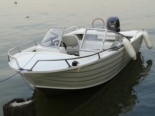 กระจกบังลม Windshield Bayliner Capri กระจกบังลม Windshield Bayliner Capri