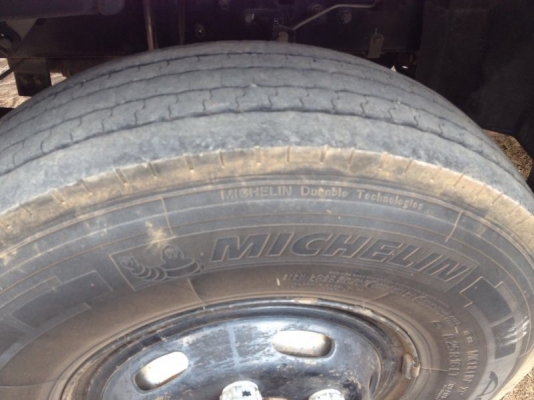 รถอีซูซุ 6 ล้อ รั้ว  FC9J  150 แรงม้า.  ( รถวิ่ง 3x,xxx กม. )  สนใจติดต่อ 081 - 6079515