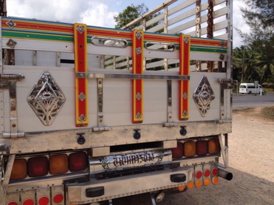 รถอีซูซุ 6 ล้อ รั้ว  FC9J  150 แรงม้า.  ( รถวิ่ง 3x,xxx กม. )  สนใจติดต่อ 081 - 6079515