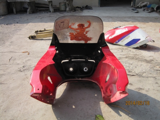 หน้ากากหน้าพร้อมตาไฟและกระจกหน้า Serpico SS สภาพสวย 800