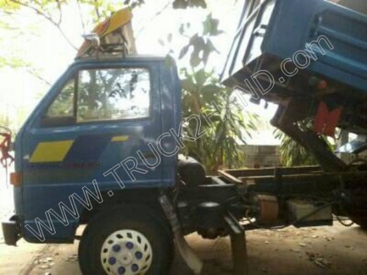 รถบรรทุก 6 ล้อดั๊มพ์ ยี่ห้อ ISUZU