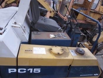 ขายแบคโฮ KOMATSU PC15-2 เครื่องดีเซล 3สูบ ราคา 280,000 บาท ขายแบคโฮ KOMATSU PC15-2 เครื่องดีเซล 3สูบ ราคา 280,000 บาท