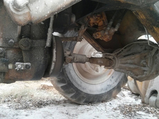 รถตักล้อยาง KOMATSU JS30B ยังไม่ต่อแขน รถทำงานอยู่