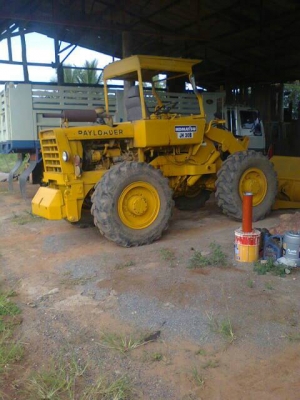 รถตักล้อยาง KOMATSU JS30B ยังไม่ต่อแขน รถทำงานอยู่