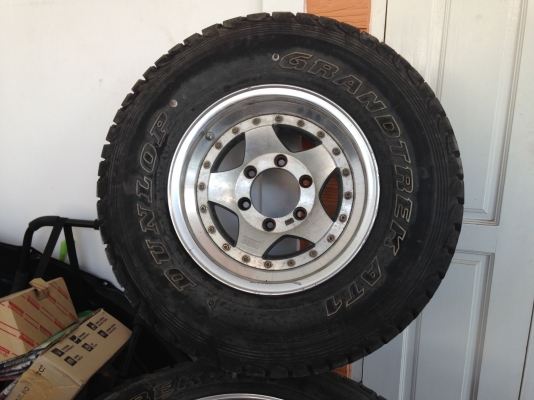 ขายล้อแม็ก 2 ชิ้น Japanแท้ เดิมๆ พร้อม Dunlop 30x9.5 ปี 12 ขาย 12,500