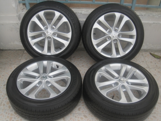ขายล้อแม็กป้ายแดง nissan juke 17"x7" et47  5 รู 114.3 + ยาง bridgestone turanza gr-90 215/55r17 ยางผลิตสัปดาห์ที่ 42-1เส้น 43-3เส้น ปี13 ริ้วและสีที่หน้ายางมีทุกเส้นครับ ขายทั้งชุด 23,900 บาทครับ สนใจติดต่อเล็กคลองสาม (081-3747940)