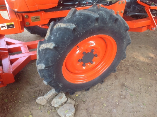 ปัญญาแทรคเตอร์มาแล้ว...จัดมาให้ตามคำเรียกร้อง  คูโบต้า L4708 พร้อมใบมีดคานล่างFD185F ผาน6x24 CMT ทำงาน 1068 ชม. จัดส่ง อ.เมือง จ.กำแพงเพชร