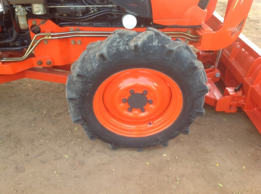 ปัญญาแทรคเตอร์มาแล้ว...จัดมาให้ตามคำเรียกร้อง  คูโบต้า L4708 พร้อมใบมีดคานล่างFD185F ผาน6x24 CMT ทำงาน 1068 ชม. จัดส่ง อ.เมือง จ.กำแพงเพชร