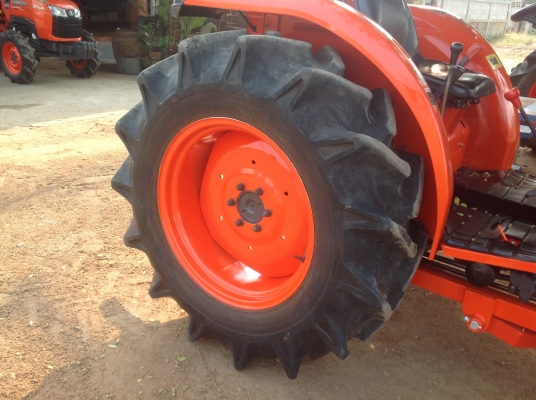 ปัญญาแทรคเตอร์มาแล้ว...จัดมาให้ตามคำเรียกร้อง  คูโบต้า L4708 พร้อมใบมีดคานล่างFD185F ผาน6x24 CMT ทำงาน 1068 ชม. จัดส่ง อ.เมือง จ.กำแพงเพชร