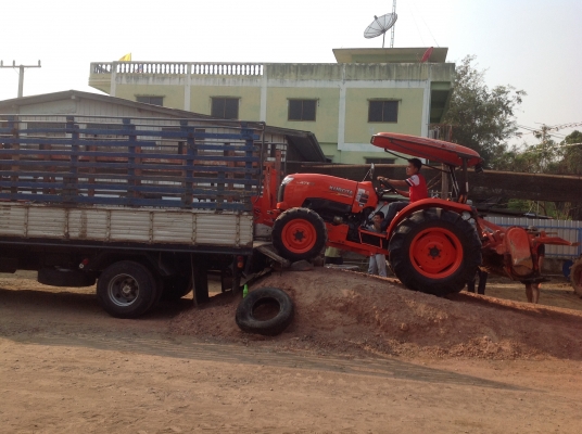 ปัญญาแทรคเตอร์มาแล้ว...จัดมาให้ตามคำเรียกร้อง  คูโบต้า L4708 พร้อมใบมีดคานล่างFD185F ผาน6x24 CMT ทำงาน 1068 ชม. จัดส่ง อ.เมือง จ.กำแพงเพชร