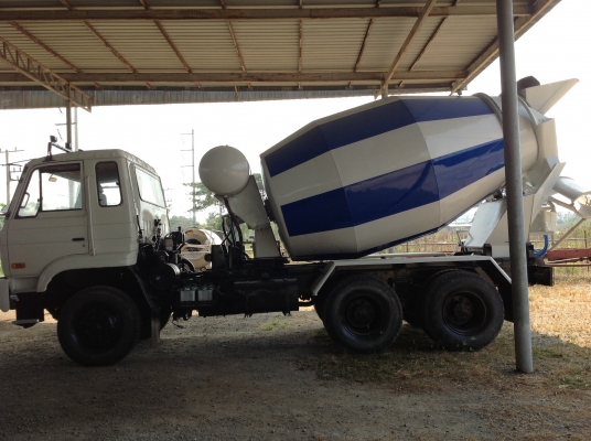 รถโม่ปูนสิบล้อ