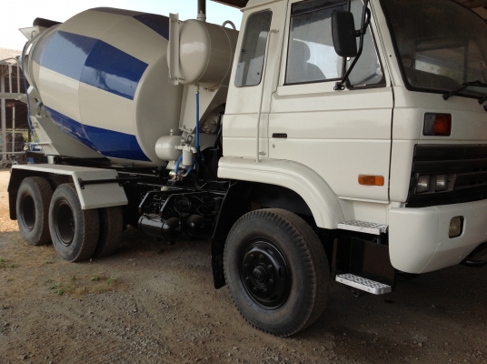 รถโม่ปูนสิบล้อ