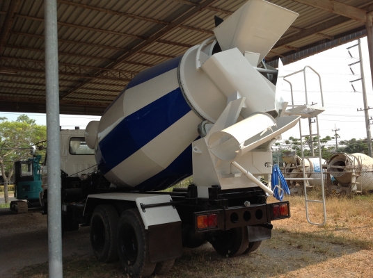 รถโม่ปูนสิบล้อ