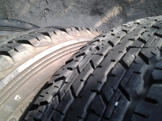 ยาง dunlop 265/65/17 ปี 12