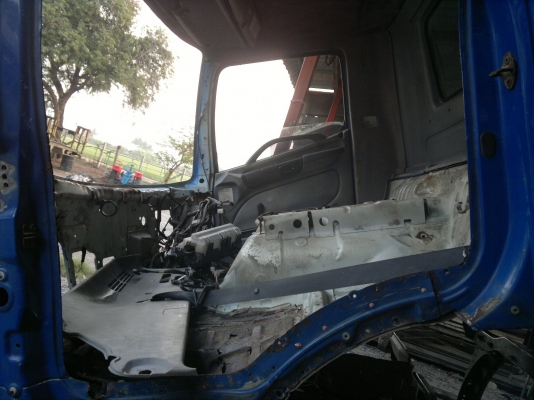 ขายรถ HINO mega ปี 2546 หัว+คัสซี+เอกสารพร้อมโอน