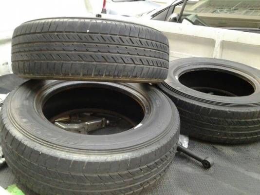 ยาง 205/70 ขอบ15 ยางปีเก่าเอาไปใช้ในสวนครับ เป็นยางชุดเดียวกันขาย 1300