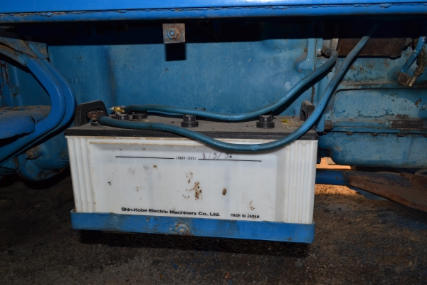 รถไถฟอร์ดพร้อมใบตัก