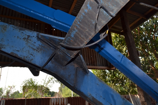 รถไถฟอร์ดพร้อมใบตัก